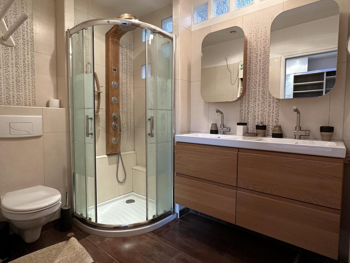 La Maison Des Lumieres Hotel Шартър Екстериор снимка
